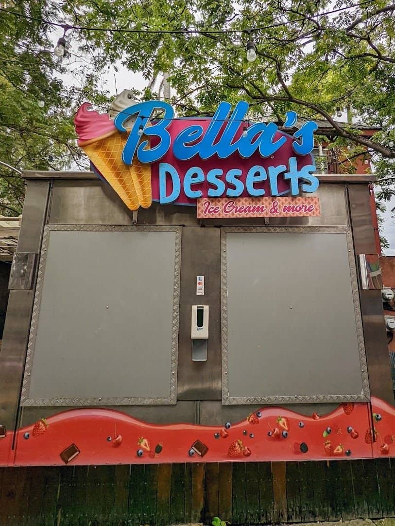 Bella's Desserts logo