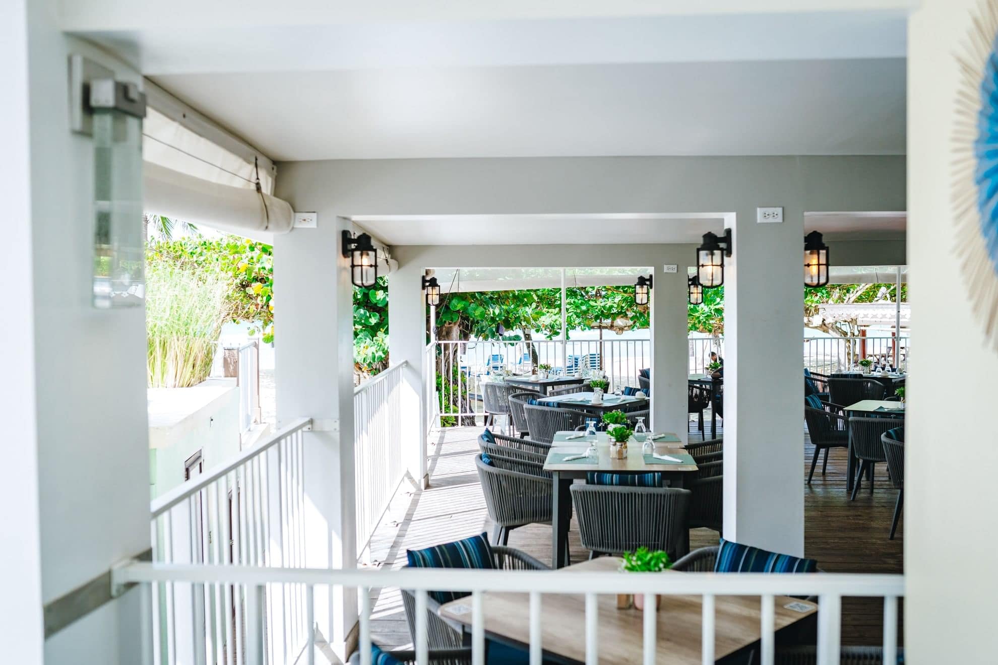 Cocos Beachside Restaurant & Bar