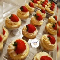 12 Vanilla Cheesecake Cupcakes